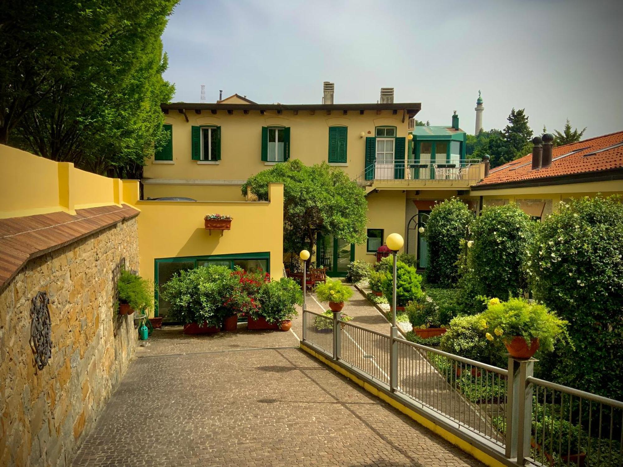 Le Residenze dei Serravallo Aparthotel Trieste Esterno foto